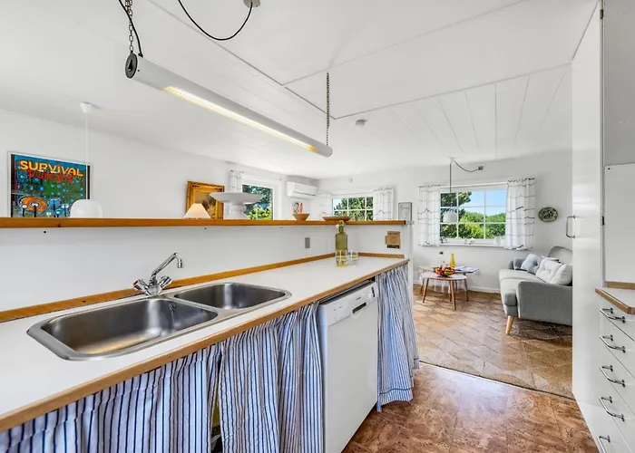 Arntraud - 500m From The Sea By Interhome